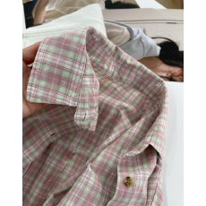 批发小众独特别致超好看粉色格子<b class='q'>衬衫</b>女宽松叠穿法式休闲<b class='q'>衬衣</b><b class='q'>长袖</b>上衣