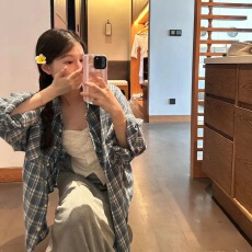 批发美式<b class='q'>街头</b>秋冬季休闲宽松设计感小众蓝色格纹长袖衬衫防晒上衣外穿