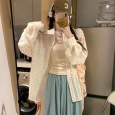 批发韩系穿搭白色波点防晒<b class='q'>衬衫</b>女夏季设计感开叉<b class='q'>衬衣</b>松弛慵懒外套上衣