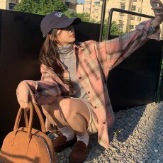 批发粉色磨毛<b class='q'>衬衫</b>女高级感新款2026年秋季格子中长款宽松长袖上衣
