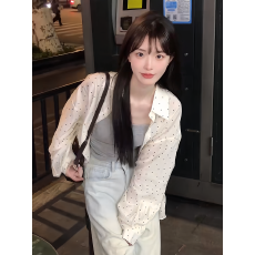 批发韩系穿搭白色波点防晒<b class='q'>衬衫</b>女夏季设计感开叉<b class='q'>衬衣</b>松弛慵懒外套上衣
