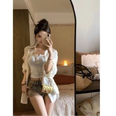 批发韩系穿搭白色波点防晒<b class='q'>衬衫</b>女夏季设计感开叉<b class='q'>衬衣</b>松弛慵懒外套上衣