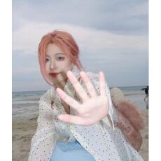 批发韩系穿搭白色波点防晒<b class='q'>衬衫</b>女夏季设计感开叉<b class='q'>衬衣</b>松弛慵懒外套上衣