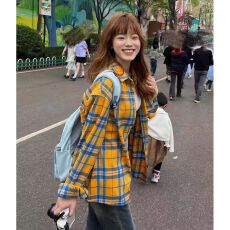 批发黄色格子<b class='q'>长袖</b><b class='q'>衬衫</b>女外搭薄款宽松ins潮牌通勤复古小众防晒小外套