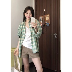 批发法式绿色格子<b class='q'>衬衫</b>外套女夏季2026新款防晒衫小众别致<b class='q'>衬衣</b>宽松上衣