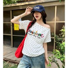 批发不退换韩系波点斜肩短袖t恤女夏季宽松慵懒风小众露肩上衣潮