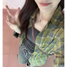 批发2026港风绿色格子<b class='q'>衬衫</b>外套女春秋季宽松bf慵懒风oversize<b class='q'>衬衣</b>