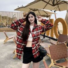 批发美式复古红色刺绣格子<b class='q'>衬衫</b>女潮牌长袖上衣hiphop高街秋季<b class='q'>衬衣</b>外套