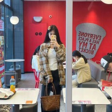 批发复古chic高档卡其色<b class='q'>格子</b>衬衫外套女秋冬款韩系慵懒风长袖衬衣外穿