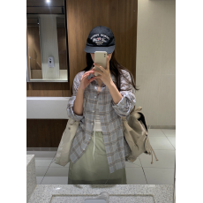 批发实价蓝色格子<b class='q'>衬衫</b>女2026早春外搭设计感小众时尚外穿<b class='q'>衬衣</b>夏季外套