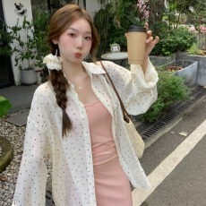 批发韩系穿搭白色波点防晒衬衫女夏季设计感开叉衬衣松弛慵懒外套上衣