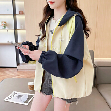 批发巨好看的学院风撞色冲锋衣外套女秋季运动夹克2026<b class='q'>新款</b>小个子风