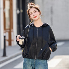 批发<b class='q'>春</b>季新款连帽拼接假两件皮衣外套女短款宽松显瘦机车服夹克