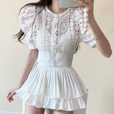 批发新款女设计感蕾丝拼接<b class='q'>镂空</b>短袖<b class='q'>开衫</b>上衣女百搭法式泡泡袖蕾丝衬衫