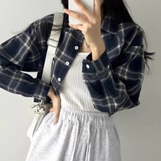 批发<b class='q'>韩国</b>chic秋季减龄气质格子衬衫女短款设计感宽松港风复古衬衣外套