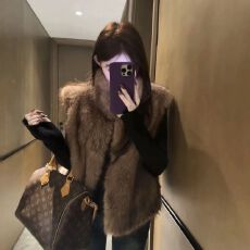 批发韩系简约潮流女士冬季毛毛马甲保暖轻奢马甲