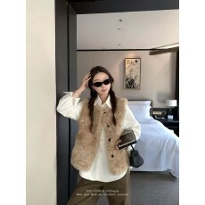批发FCY studio卡其色仿皮草马甲2025<b class='q'>冬</b>季百搭好穿无袖毛毛外套