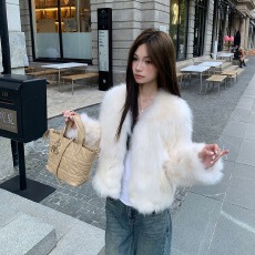 批发新款狐狸毛皮草外套女短款腿毛<b class='q'>韩版</b>显瘦年轻款冬小个子
