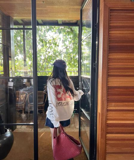 지구 Ouyang 골드 제니 같은 단락 느슨함 아메리칸 호흡 센스 면 린넨 질감 vtg 알파벳 프린트 티셔츠
