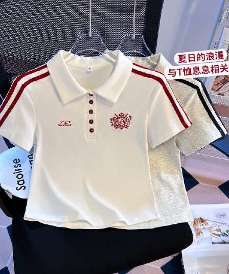 실사 2026 년 여름 새로운 여성 의류 티셔츠 자수 핫걸 반팔 긍정적 인 어깨 몸매 가꾸기 학원 스타일 작은 키