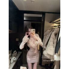 批发蕾丝拼接毛毛<b class='q'>v领</b><b class='q'>连衣裙</b>女秋季法式收腰修身裙子粉色长袖包臀短裙