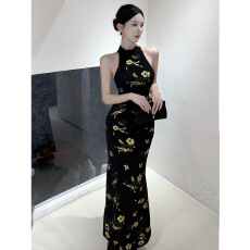 批发新中式烫金<b class='q'>旗袍</b>连衣裙女2026夏季<b class='q'>新款</b>无袖露肩包臀长裙