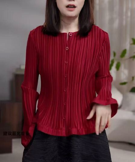 2026 봄 프랑스식 레트로 스트라이프 슬림해 보이는 품격 다용도 셔츠 주름 디자인 센스 맨위