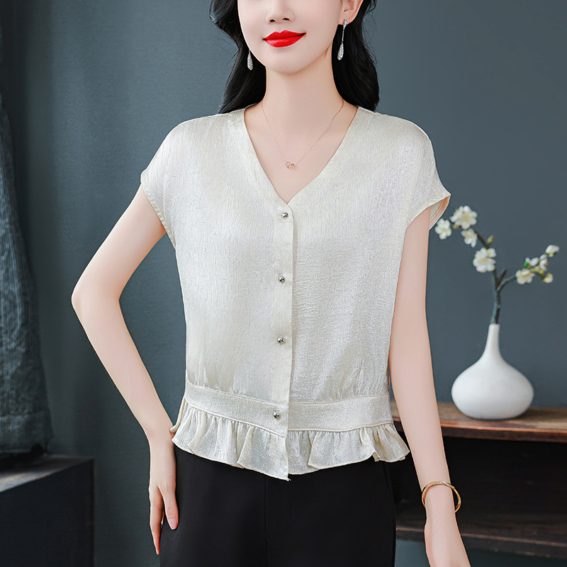 2026 여름 새로운 디자인 센스 작은 대중 패션 품격 여성 V넥 반팔 티셔츠 다용도 작은 레이스 치마