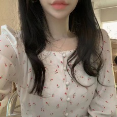 批发鬼马少女<b class='q'>韩国</b>chic减龄浪漫季温柔小碎花方领显瘦短款衬