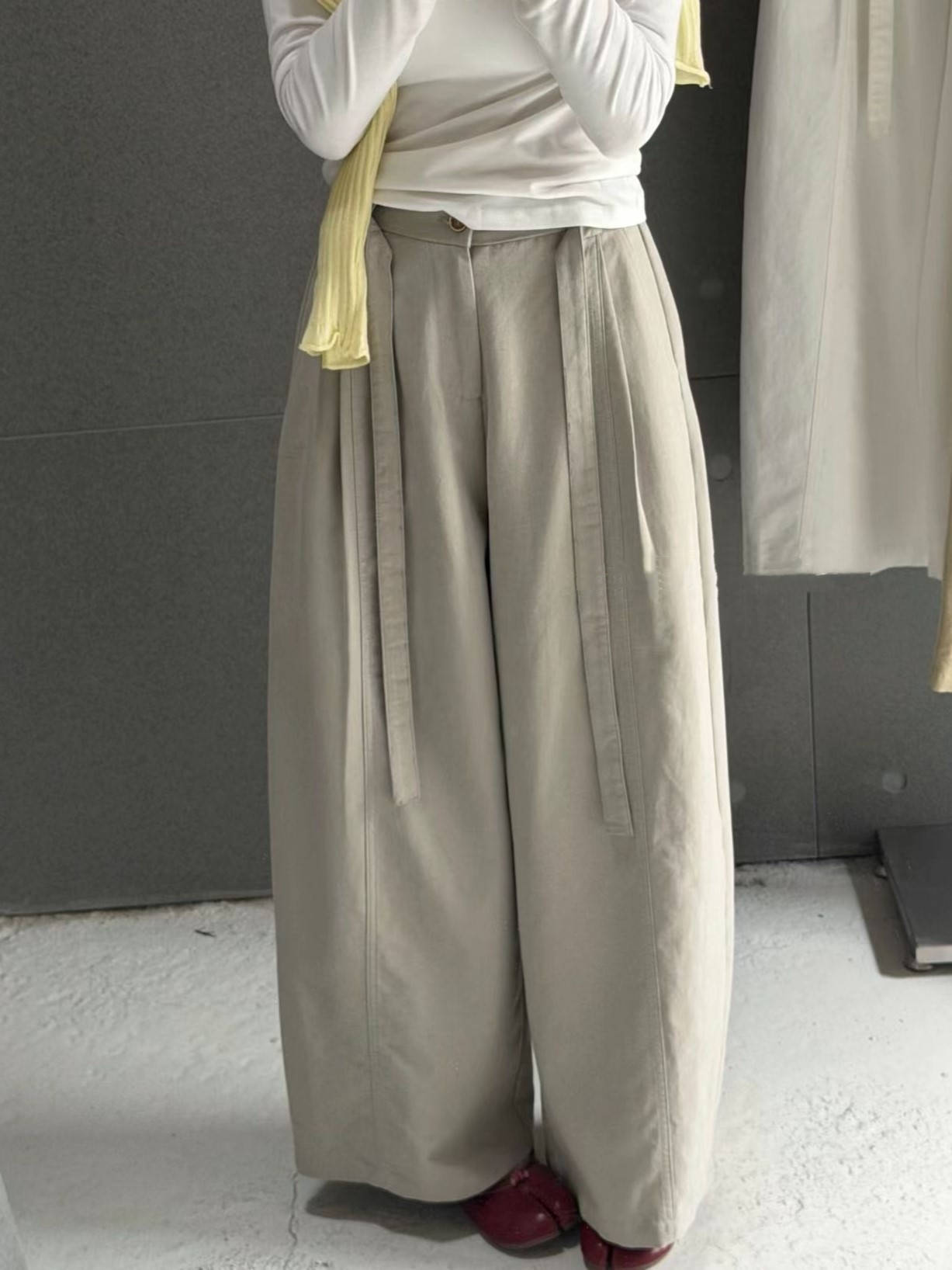 물리적 인지도 있음 업데이트 한국 스타일 레이스업 모통이 칼 배 모양 슬림해 보이는 캐주얼 바지 벨트 포함