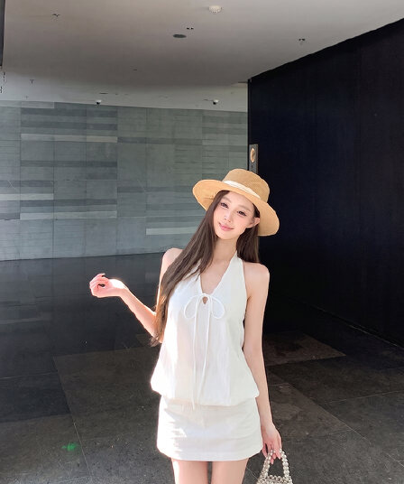 화이트 반 스커트 세트 여성 여름 행침 목 꽃밭 백리스 맨위 타이트 스커트 반신 스커트 투피스 세트