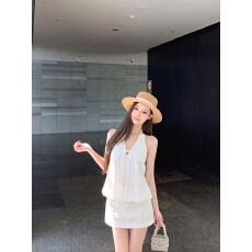 批发白色半裙套装女夏季挂脖花苞露背上衣<b class='q'>包臀</b><b class='q'>半身裙</b>两件套