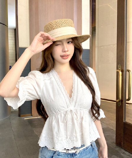 화이트 면 소재 자수 레이스 나팔 소매 V넥 맨위 여성 봄 여름 허리 수축 스트랩 중간 소매 셔츠