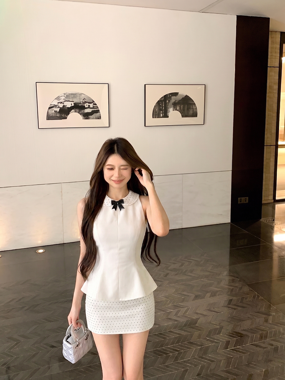 품격 민소매 나비 매듭 맨위 티셔츠 허리 수축 슬림해 보이는 조끼 반 스커트 타이트 스커트 치마 세트