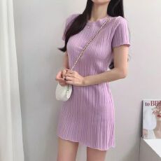 批发法式夏季新款温柔气质圆领坑条显瘦纯欲针织连衣裙女短袖包臀短款