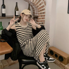 批发韩版宽松百搭无袖背心裙子女夏季设计感中长款显瘦修身条纹连衣裙