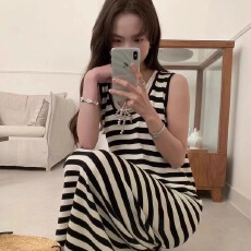 条纹冰丝吊带连衣裙女夏季2026新款假两件无袖裙子气质高级感长裙