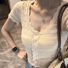 批发冰丝<b class='q'>镂空</b>针织短袖上衣女薄款夏季小众法式短款显瘦修身收腰T恤女