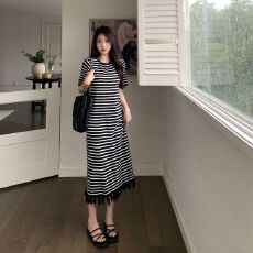 批发2026夏季宽松遮跨显瘦直筒针织过膝<b class='q'>长裙</b>温柔风复古<b class='q'>条纹</b>撞色连衣裙