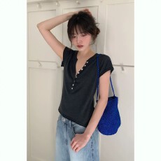 批发<b class='q'>韩国</b>东大门beginning<b class='q'>官</b><b class='q'>网</b>款 26春季 半系扣亨利领修身显瘦短袖
