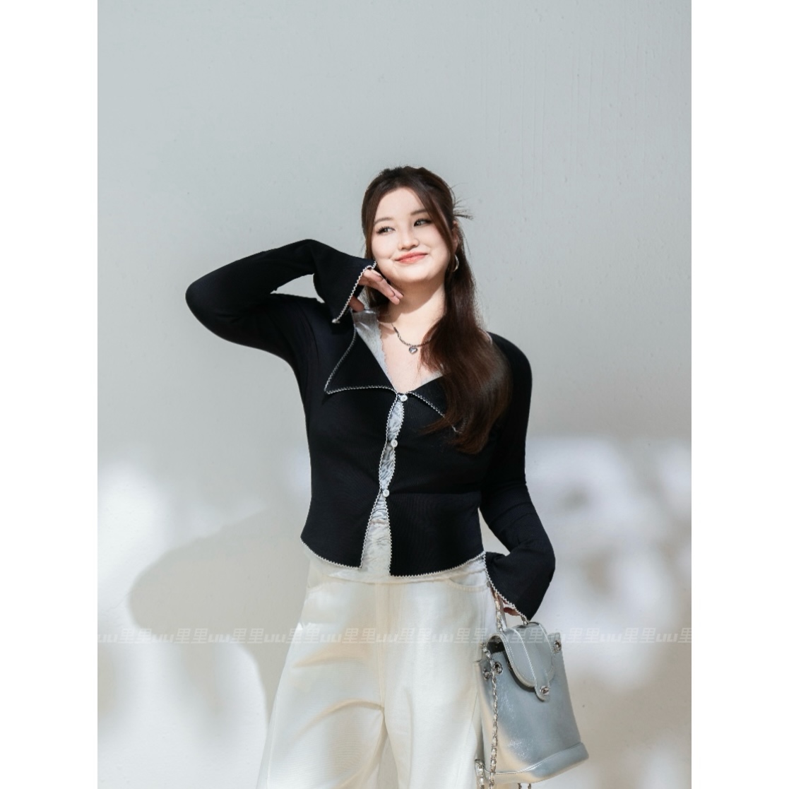지방 mm 프랑스식 디자인 센스 작은 대중 패치워크 레이스 V넥 긴팔 페이크 레이어드 니트 스웨터 여성 몸매 가꾸기 슬림해 보이는 맨위