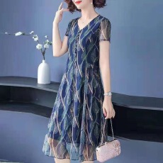 批发<b class='q'>加肥</b><b class='q'>加大</b>码短袖胖人连衣裙胖mm<b class='q'>女装</b>宽松显瘦洋气妈妈装网纱<b class='q'>碎花</b>裙