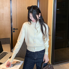 批发实拍图韩系穿搭半高领收腰针织开衫毛衣外套女<b class='q'>秋</b>冬新款内搭打底衫