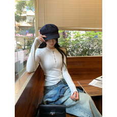 批发实拍图<b class='q'>镂空</b>设计感白色内搭打底<b class='q'>衫</b>女秋冬2025新款可外穿长袖小上衣