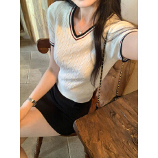 批发实拍图甜美正肩V领麻花短袖针织衫女<b class='q'>夏</b>季2026新款修身设计感上衣