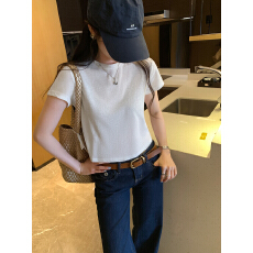 批发实拍图<b class='q'>韩版</b>黄色正肩短袖T恤女夏季2026新款显瘦高级感修身短上衣