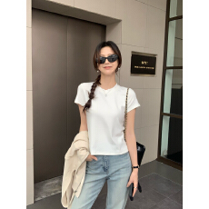 批发实拍图今年流行爆款白色修身显瘦短袖<b class='q'>T</b><b class='q'>恤</b>女2026夏季新款穿搭上衣