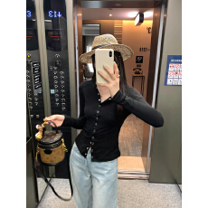 批发实拍图超火减龄深v领设计感长袖<b class='q'>开衫</b>T恤女修身显瘦早春独特上衣