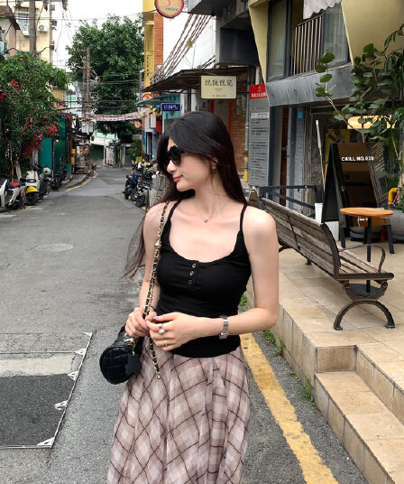 실사 핫걸 착용 가져 가라. 단추 u 칼라 민소매 캐미솔 인사이드 가져 가라. 2026 새로운 한 부서 디자인 센스 맨위