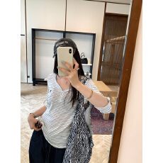 批发实拍图夏季韩系设计感条纹五分<b class='q'>袖</b><b class='q'>T</b><b class='q'>恤</b>女2026新款轻薄高级感上衣